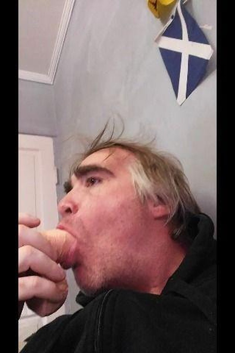 Deepthroat - Screenshot 1 of 4 - Sissyallie