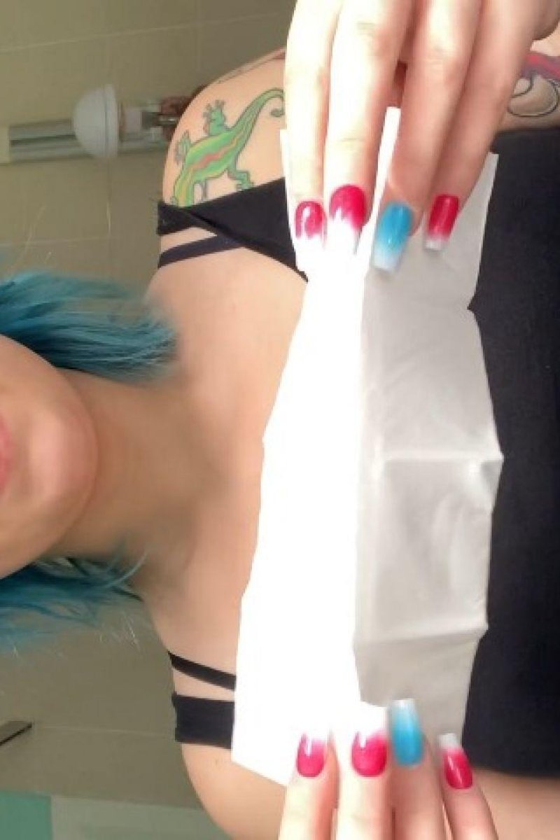Snotty Honks - Screenshot 1 of 4 - Alternative Girl