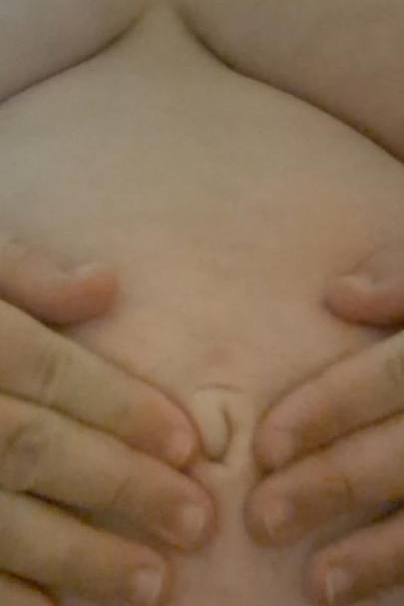 Belly Button Play - Screenshot 1 of 4 - Belly Button Poking