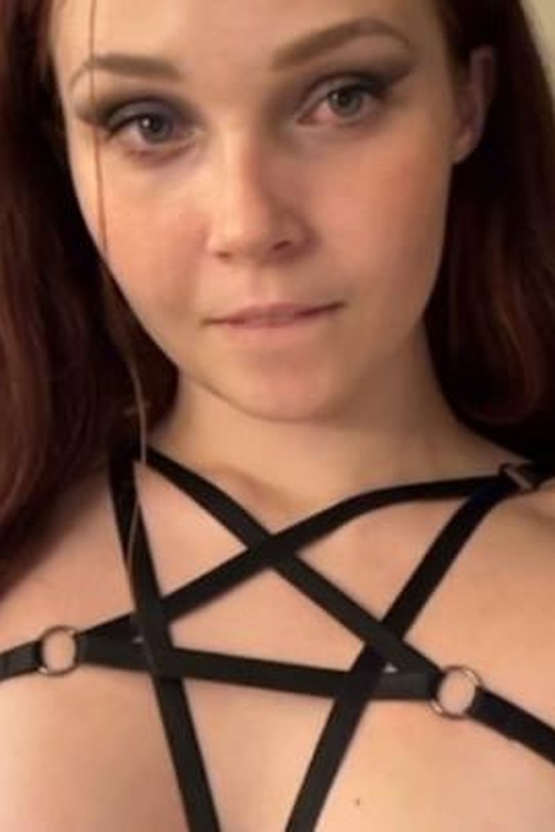 Slowmo Titty Bounce - Screenshot 1 of 4 - Alternative Girl