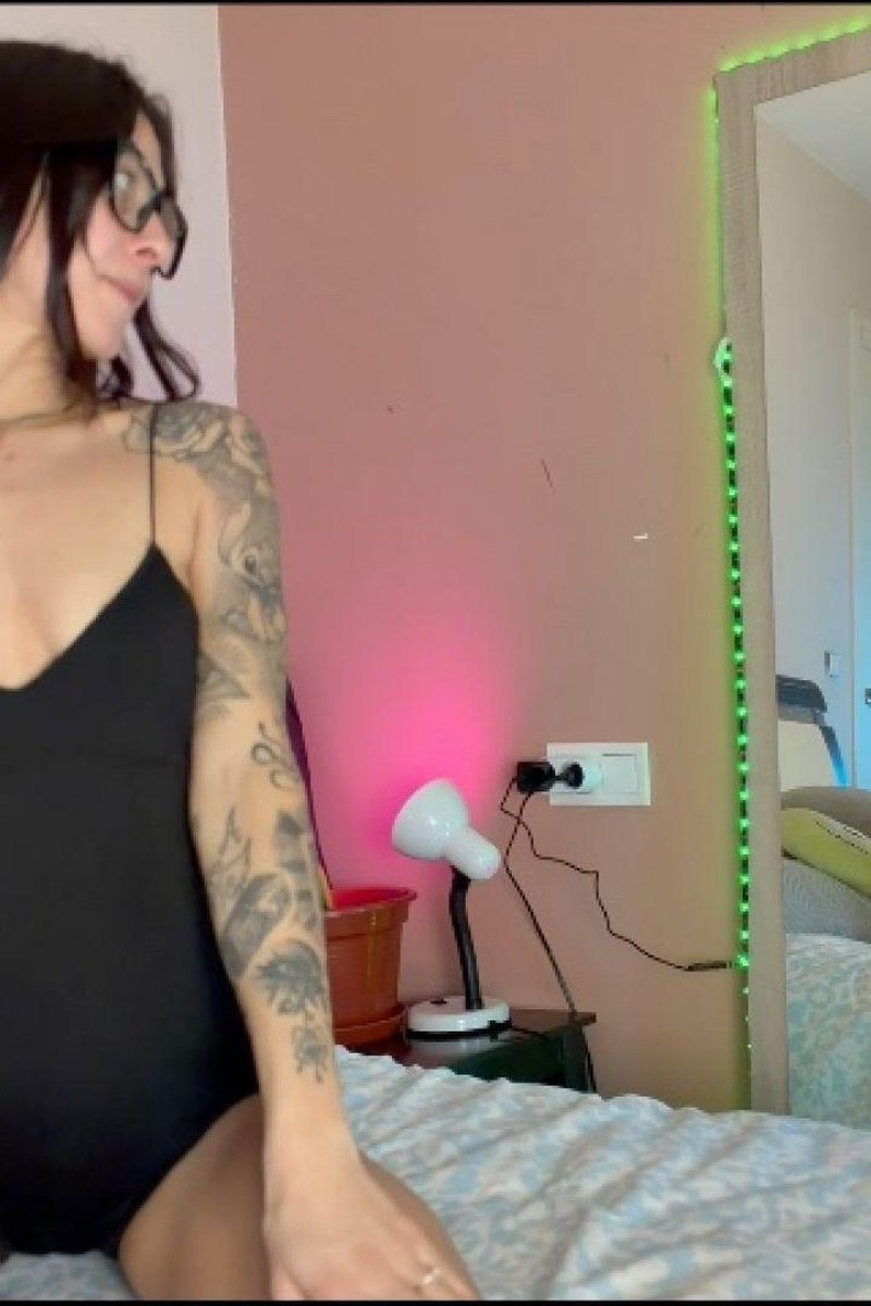 Orgasms With Vibrator - Screenshot 1 of 4 - Beautiful Agony