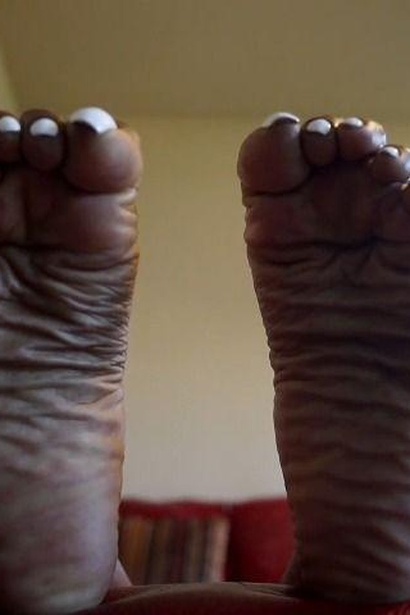 Oh So Many Wrinkles - Screenshot 1 of 4 - Foot Fetish