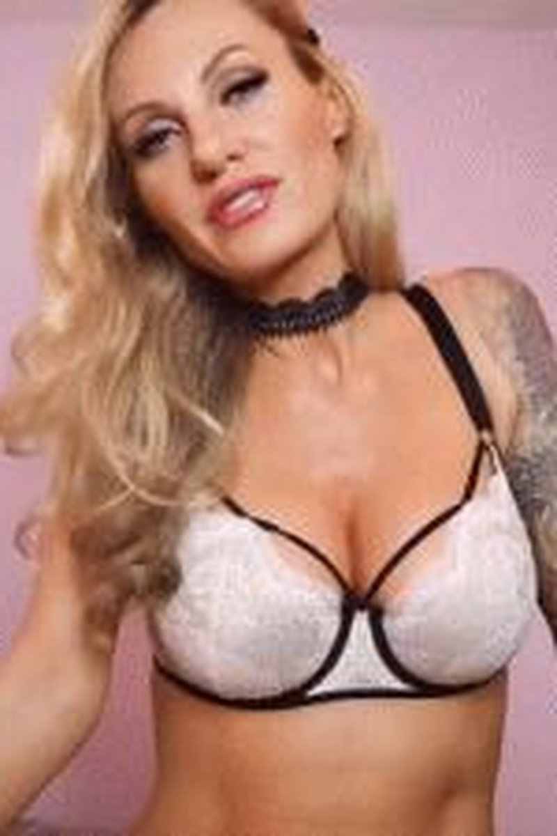 Submissive Training - Screenshot 1 of 4 - Domination