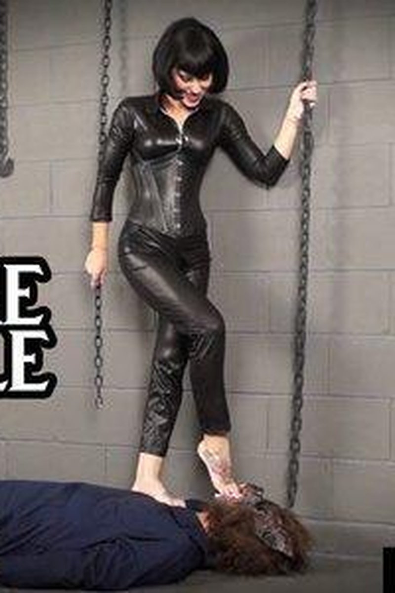 Vampire Trample - Koven - Screenshot 1 of 4 - Femdom