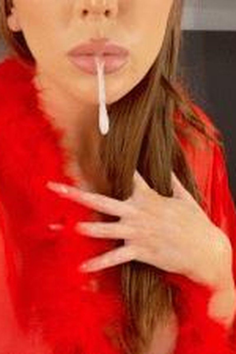 Spitting - Screenshot 1 of 4 - Babes