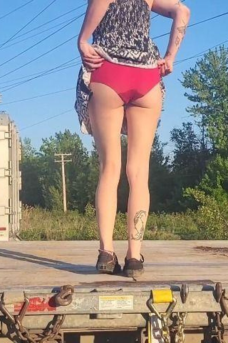 Wetting Red Panties - Screenshot 1 of 4 - Babes