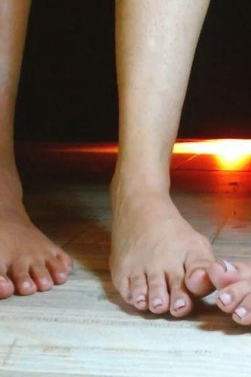 Feet And - Screenshot 1 of 4 - Allison Pearson