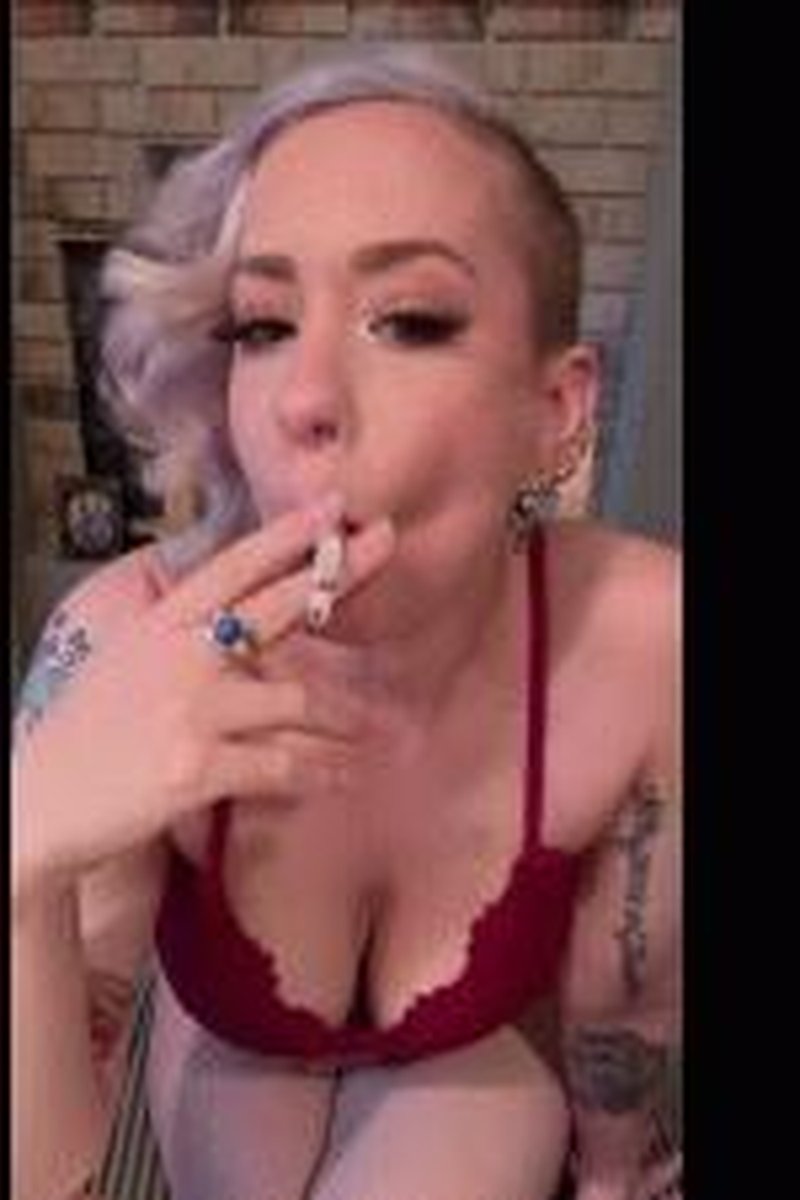 Smoke Break - Screenshot 1 of 4 - Smoking