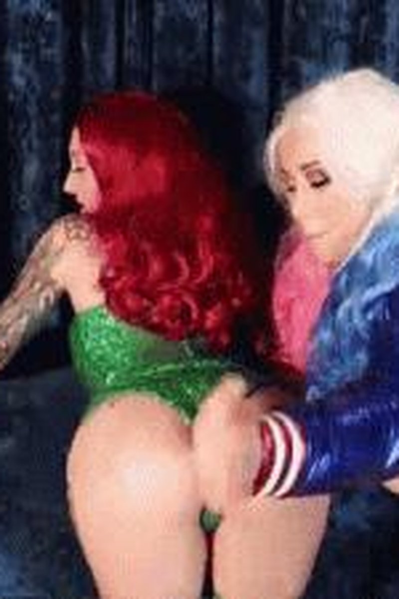 Harley Fucks Poison Ivy Baseball Bat - Screenshot 1 of 4 - Cosplay