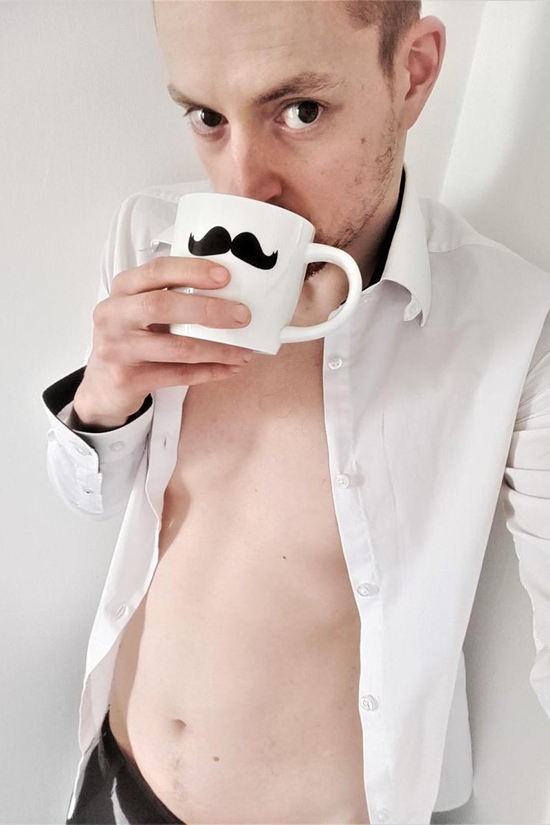 T-Shirt Strip And Reveal - Screenshot 1 of 4 - Beard