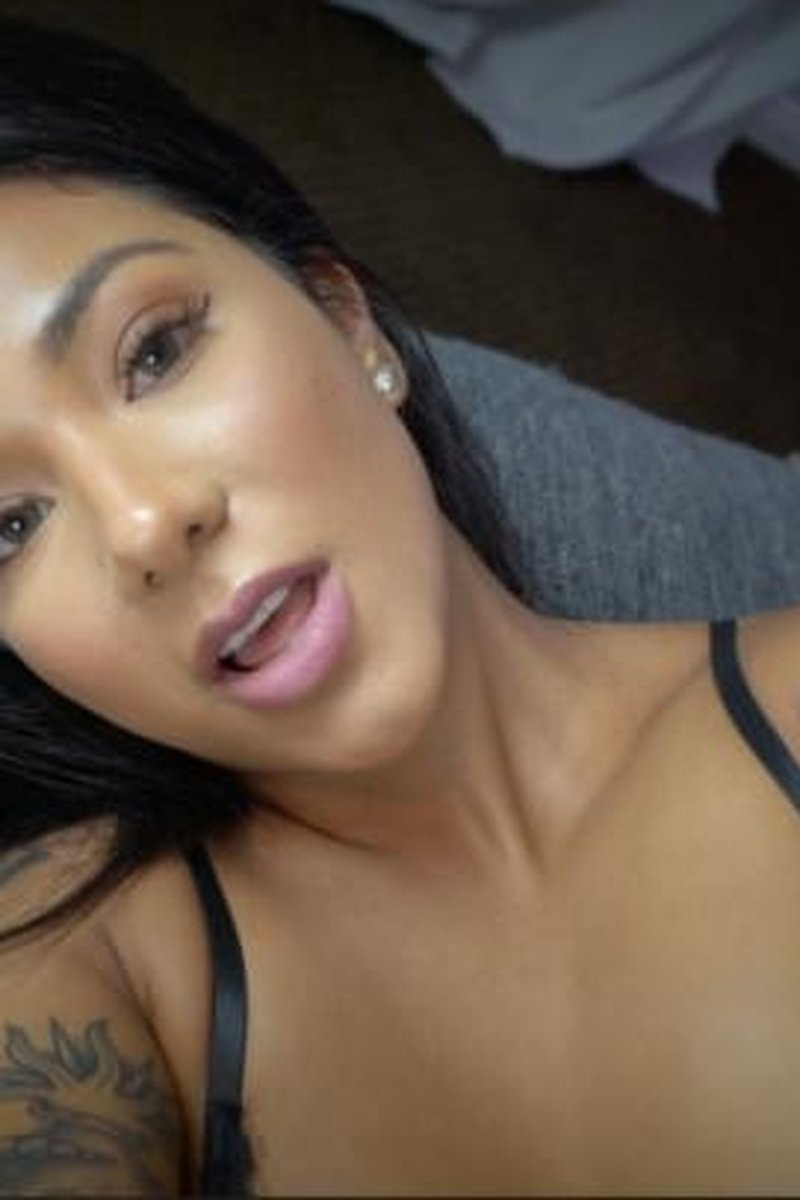 Facetime Cuck 4K - Screenshot 1 of 4 - Confession