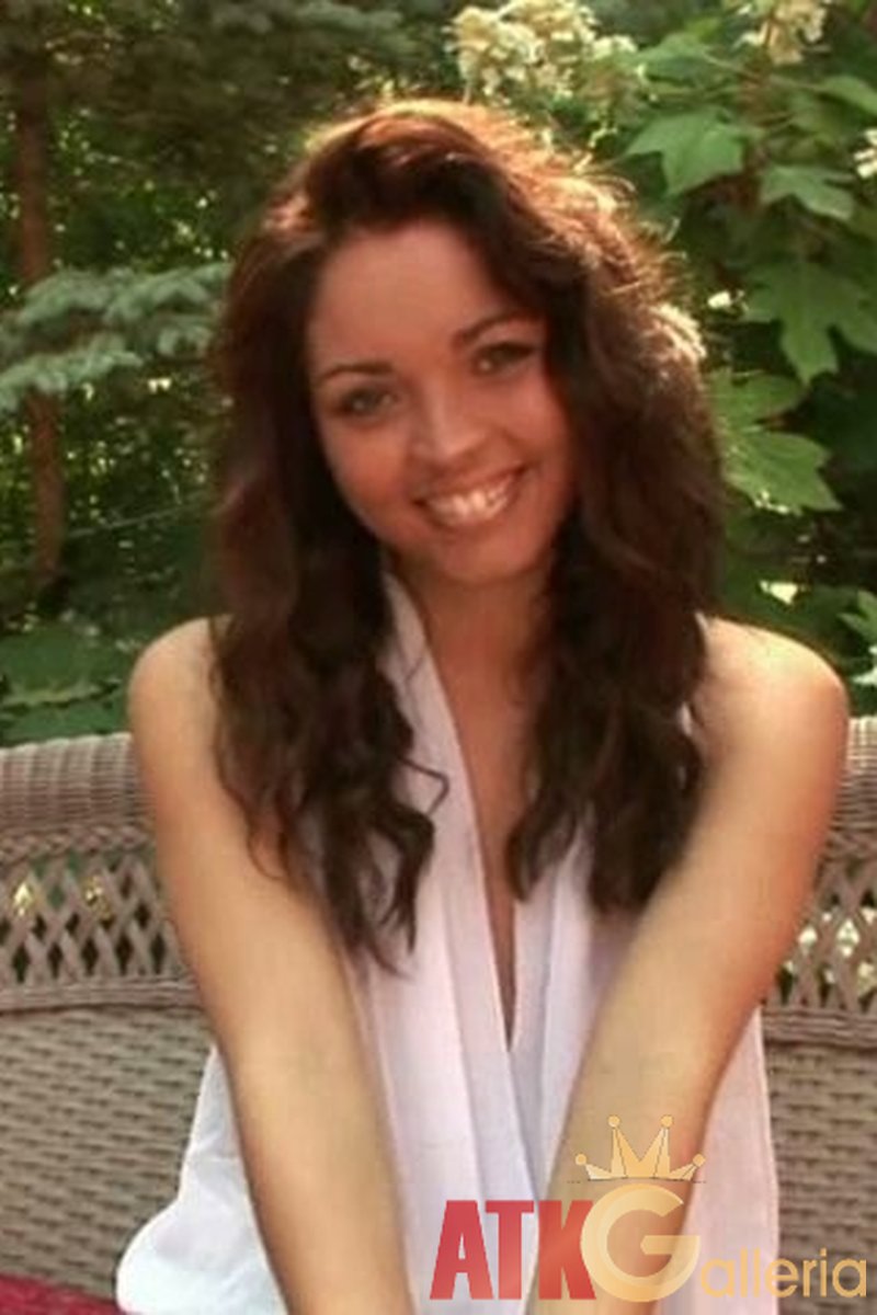 Sofia - Interview - Screenshot 1 of 4 - Behind The Scenes