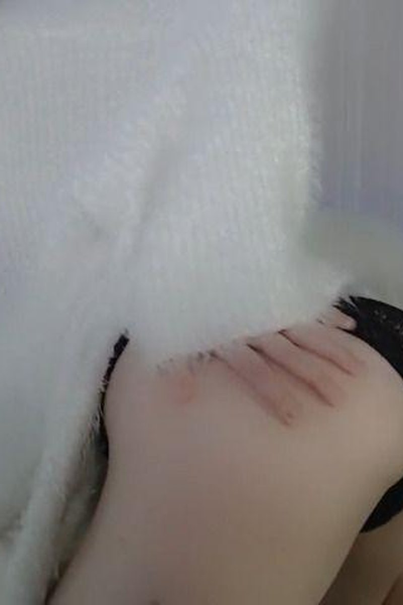 Squeezing My Booty - Screenshot 1 of 4 - Ass Fetish