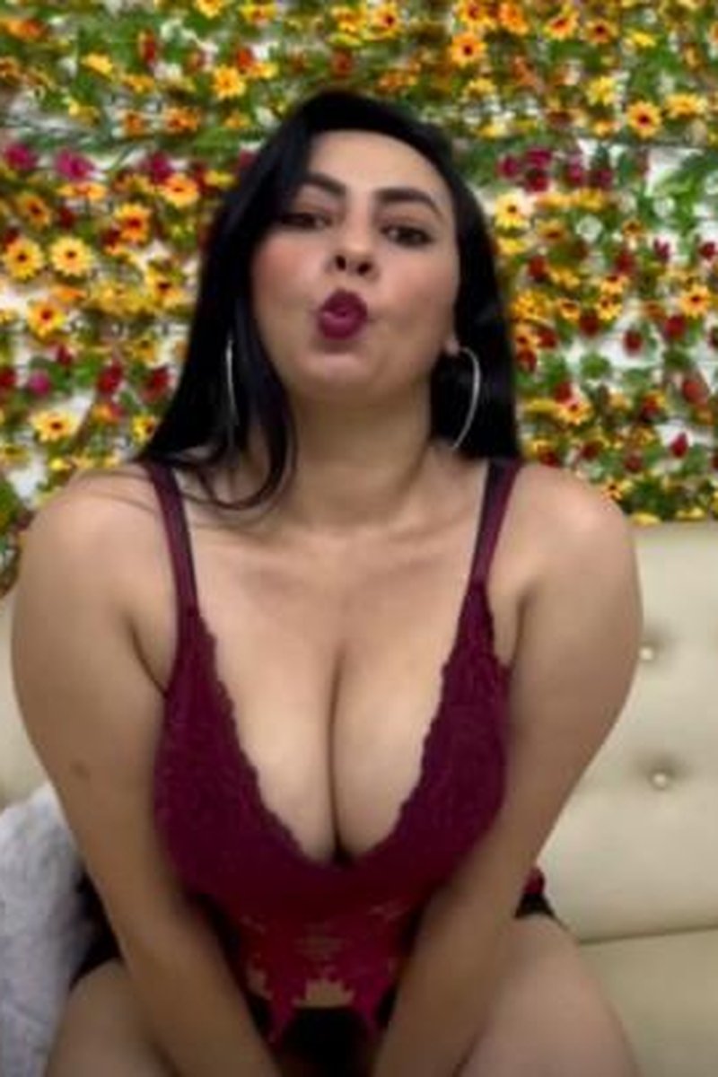 Your MILF Read Caption - Screenshot 1 of 4 - Curvy