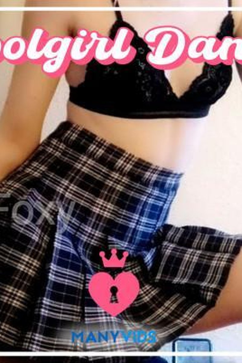 Schoolgirl Dancing - Screenshot 1 of 4 - Big Ass