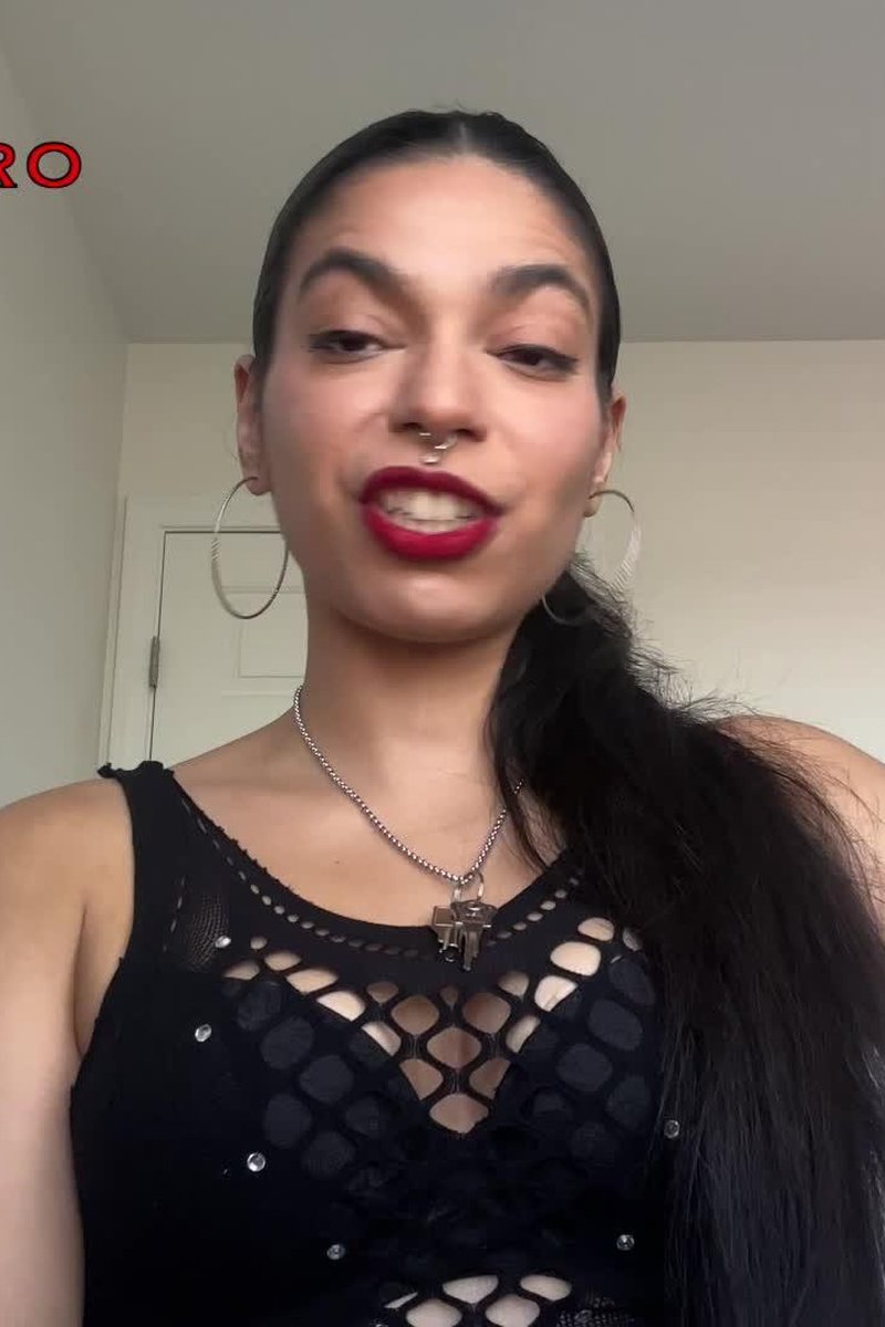 Giantess Interview - Screenshot 1 of 4 - Fantasy