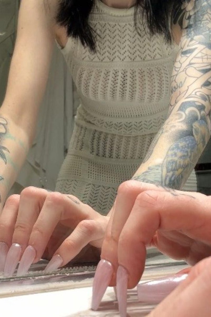 Mirror Nail Tapping - Screenshot 1 of 4 - Ryland Baby Love