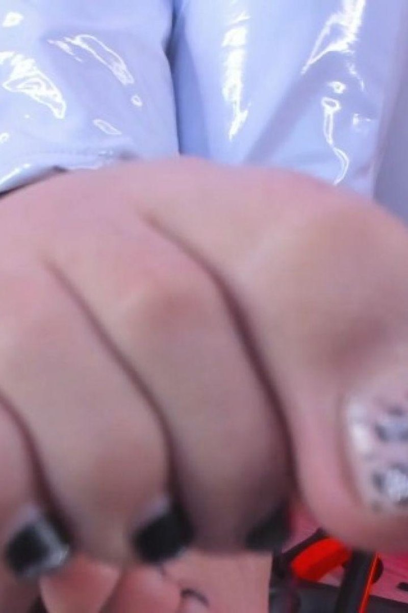 Closeup Feets - Screenshot 1 of 4 - Close Up