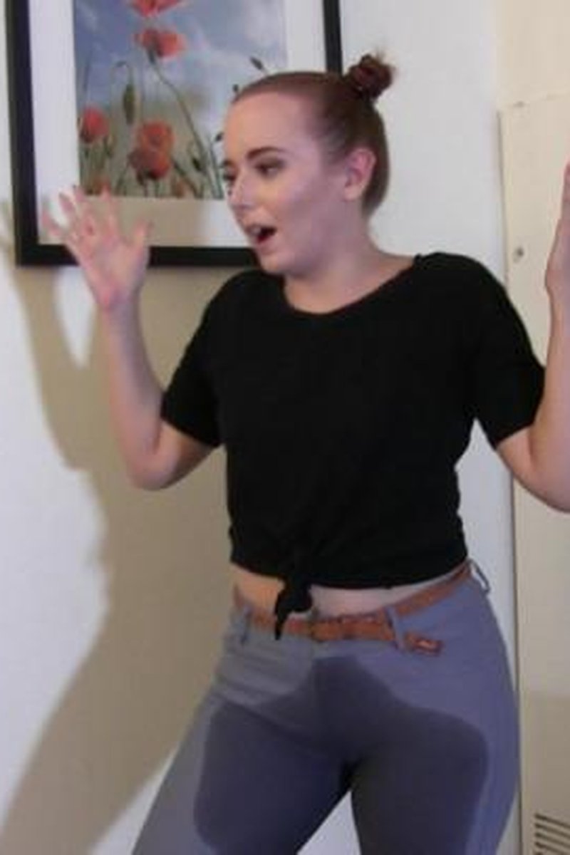 Lizzy Lamb Challenges With Full Bladder - Screenshot 1 of 4 - Golden Shower