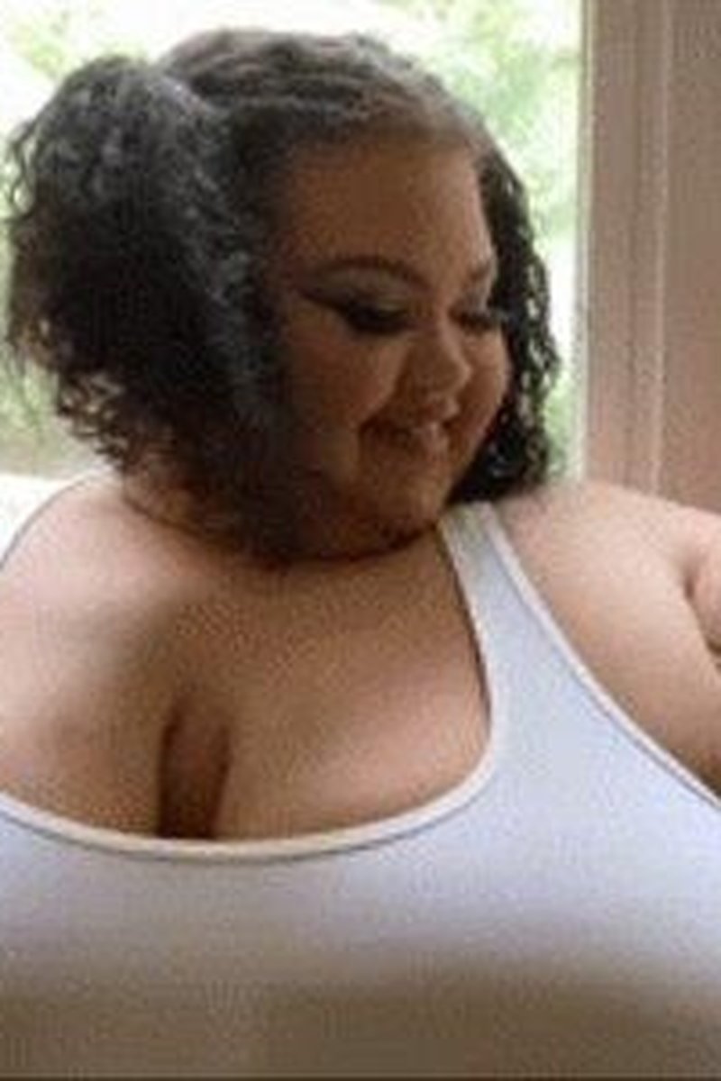 Brianna: Fat Tits, Fatter Arms - Screenshot 1 of 4 - 600 Pounds