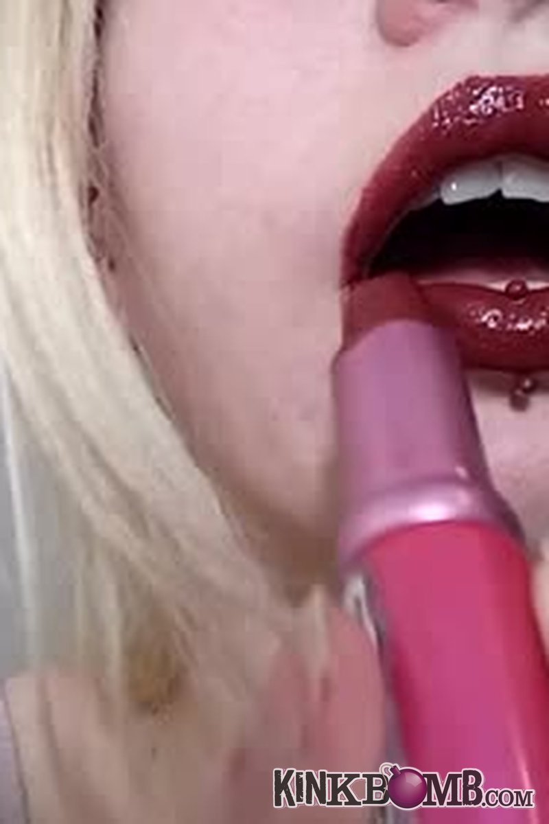 Viola Winter: Shiny Dark New Lipstick Transforms Big Sexy Lips - Screenshot 1 of 4