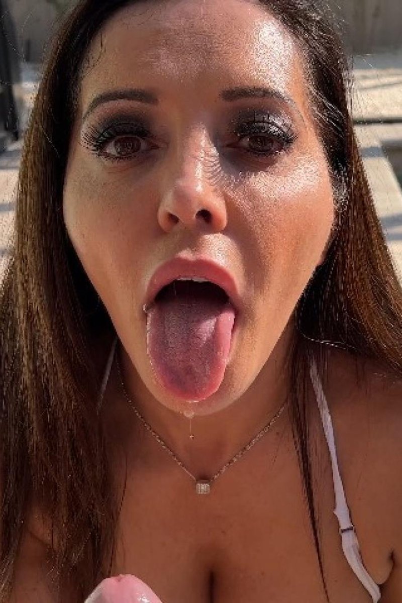 Stepmom Pool - Screenshot 1 of 4 - Blowjob