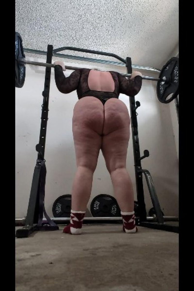 Gym Time - Screenshot 1 of 4 - Ass Fetish