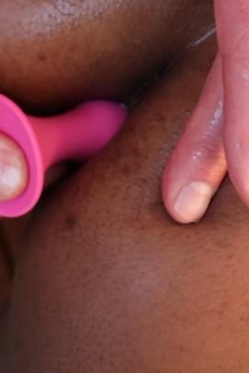 Chanel Skye Pink Plug - Screenshot 1 of 4 - Anal