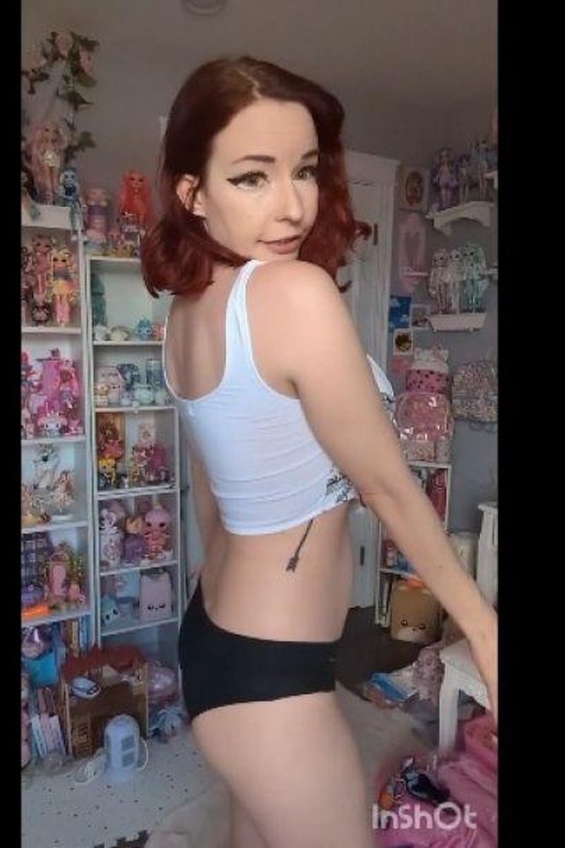 Try-On Clothing Haul - Screenshot 1 of 4 - Big Tits