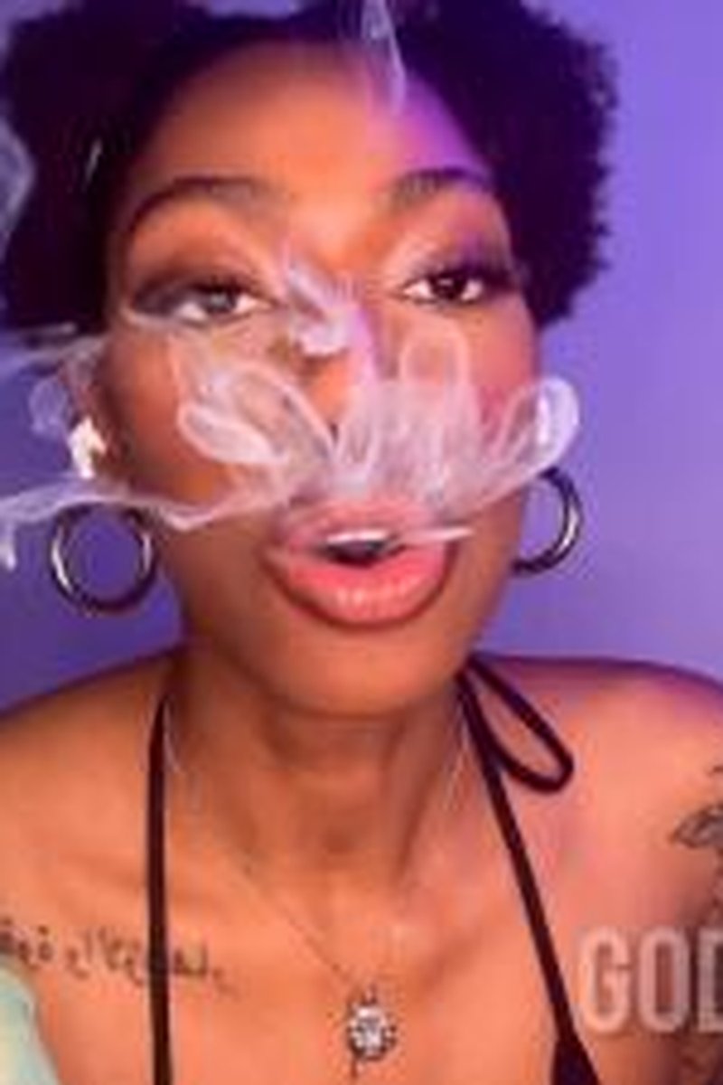 Ash Addict - Screenshot 1 of 4 - Body Worship