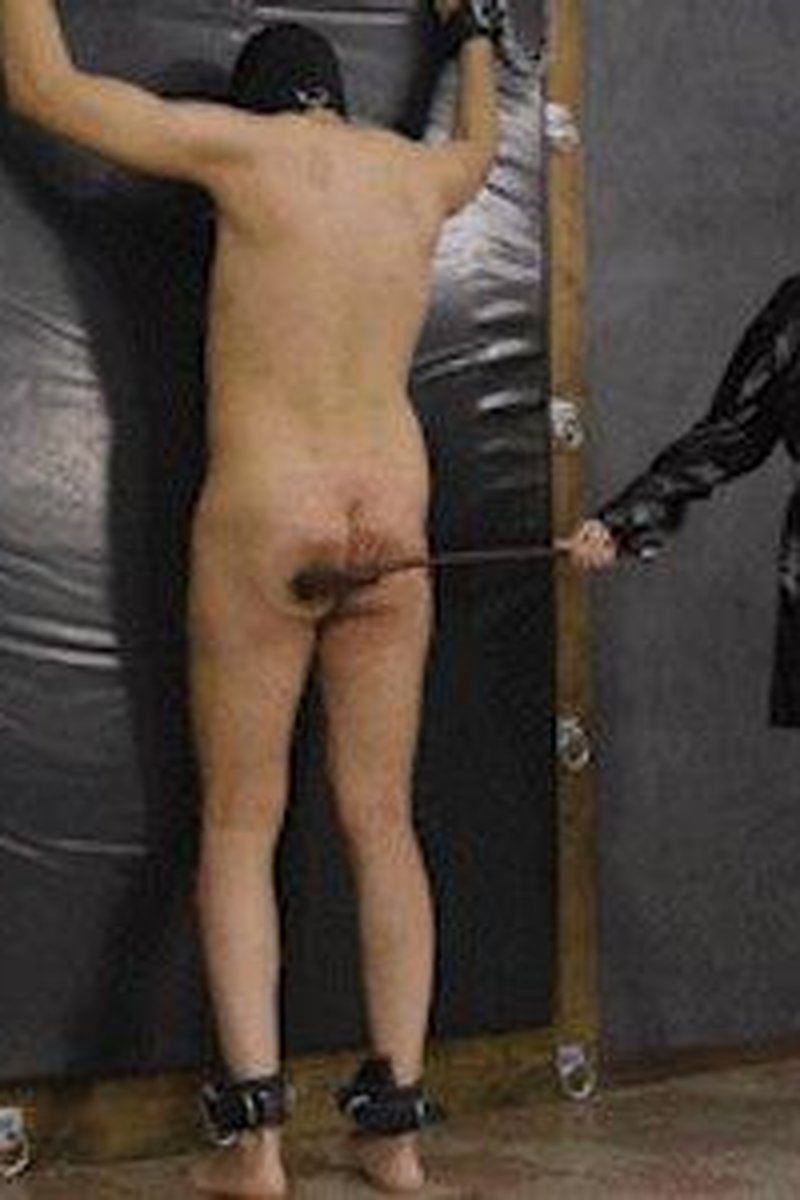 Riding Crops For His Ass Fhd Mp4 - Screenshot 1 of 4 - BDSM