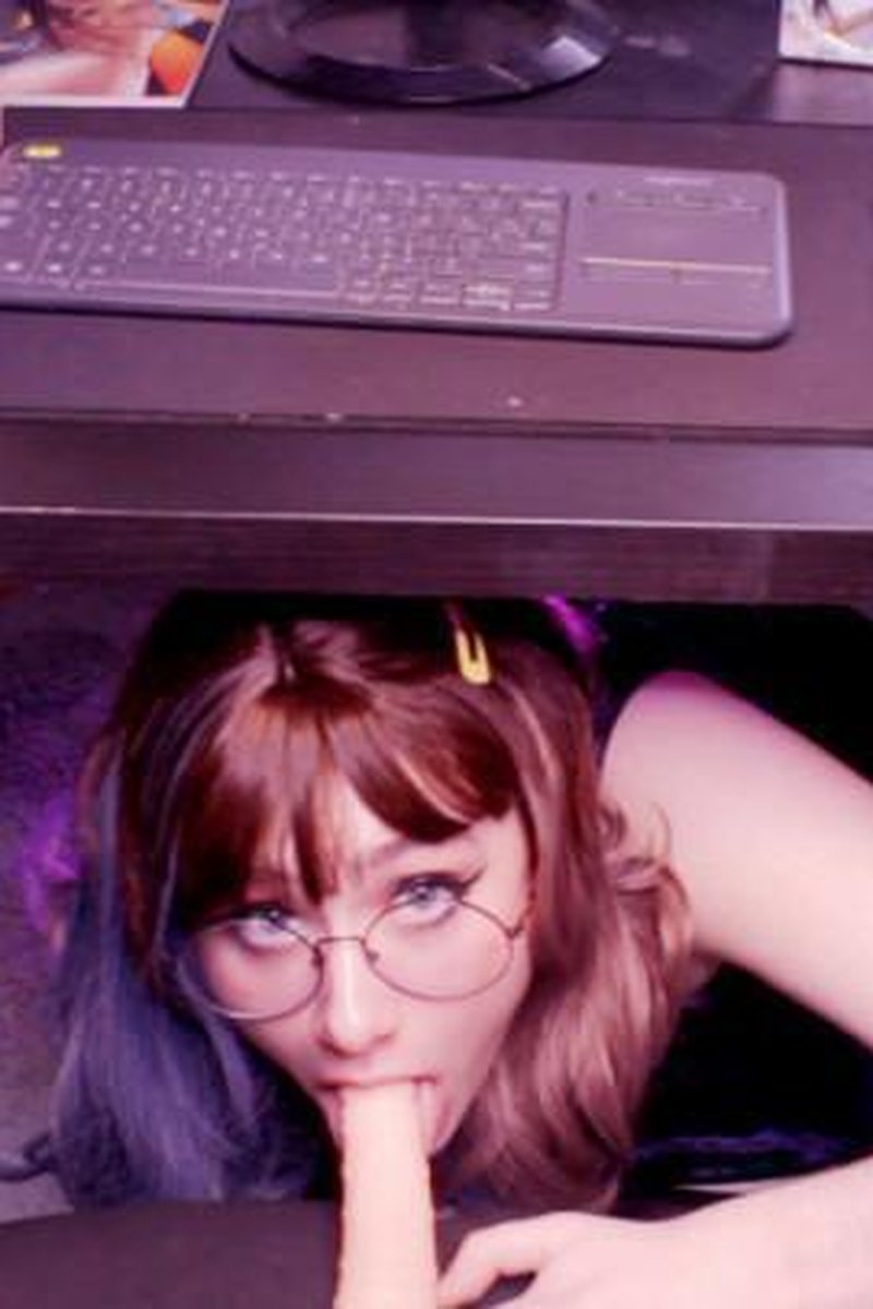 Under Your Desk - Screenshot 1 of 4 - Blowjob