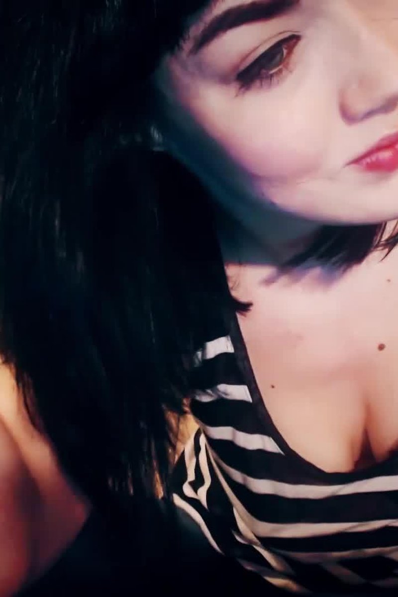 Cleavage Tease - Screenshot 1 of 4 - Big Tits
