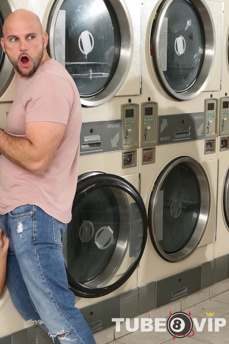 Laundry Lust - Screenshot 1 of 4 - Ballerina