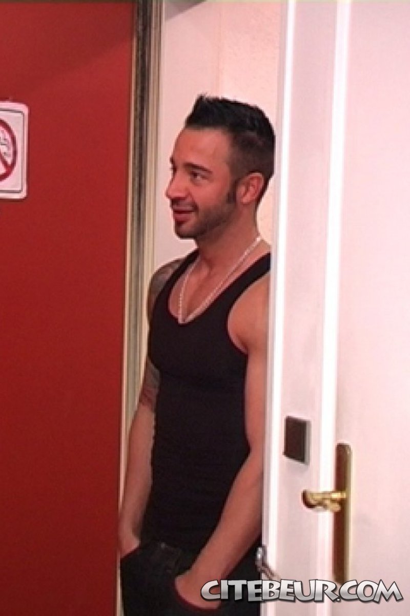 Muscle Visit - Screenshot 1 of 4 - Beautiful Men