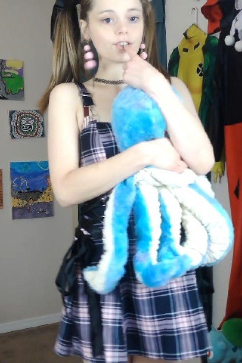 Divorced Dick Ddlg - Screenshot 1 of 4 - Close Up