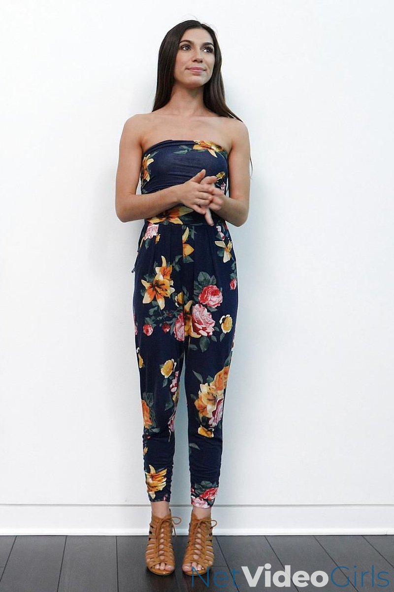 Should Should Model - Screenshot 1 of 4 - BDSM