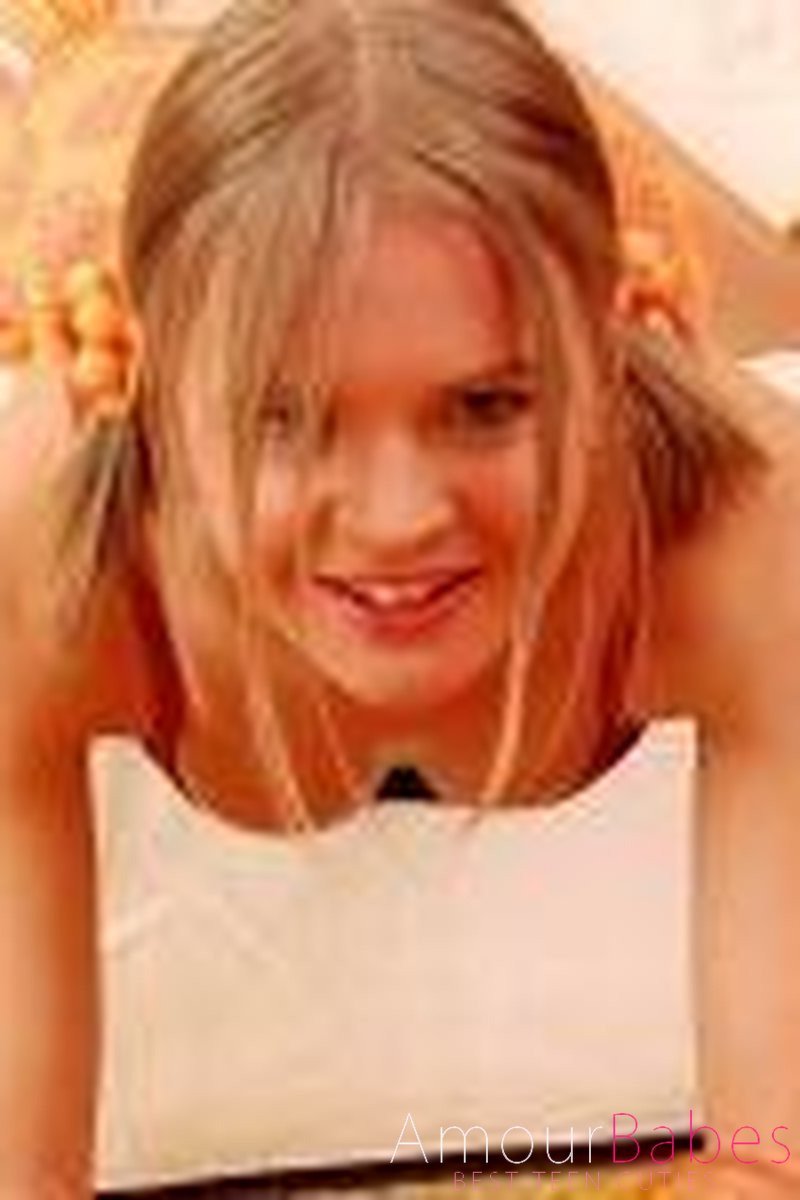 Mona - Screenshot 1 of 4 - Babes