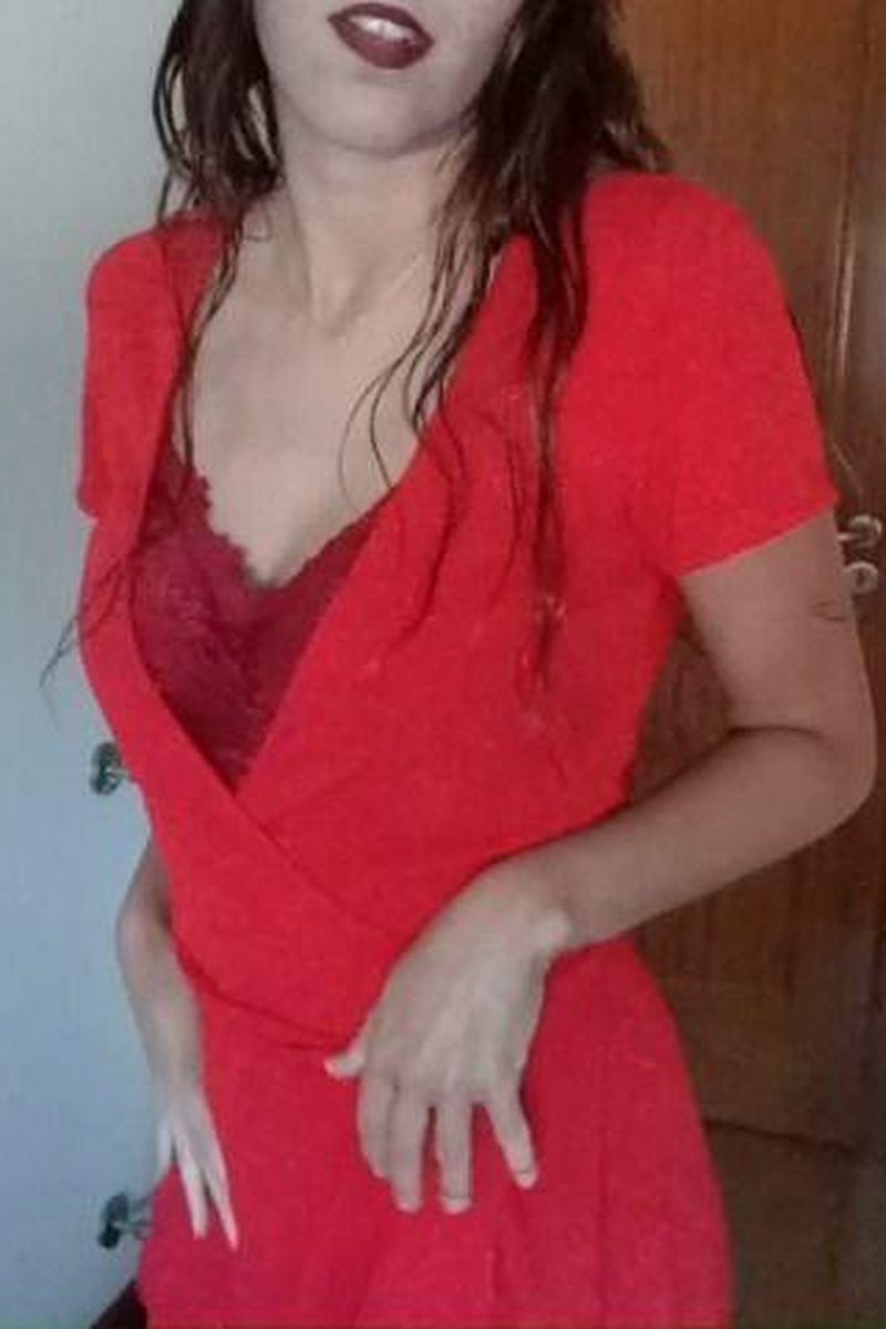 Red Striptease - Screenshot 1 of 4 - Amateur