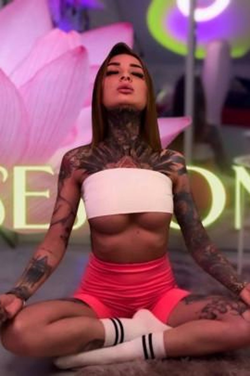 Yoga Session - Screenshot 1 of 4 - Fingering