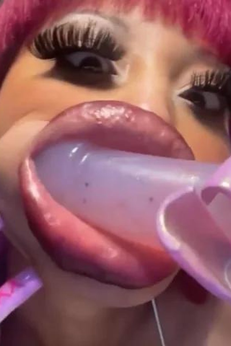 TP-yourvidsrubydolllipz-lip-stretching-domination-2