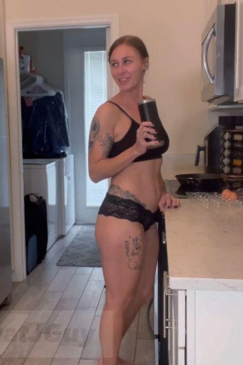 Undressed & Over Easy .. Kitchen Play With Dianna - Screenshot 1 of 4 - Break Fast