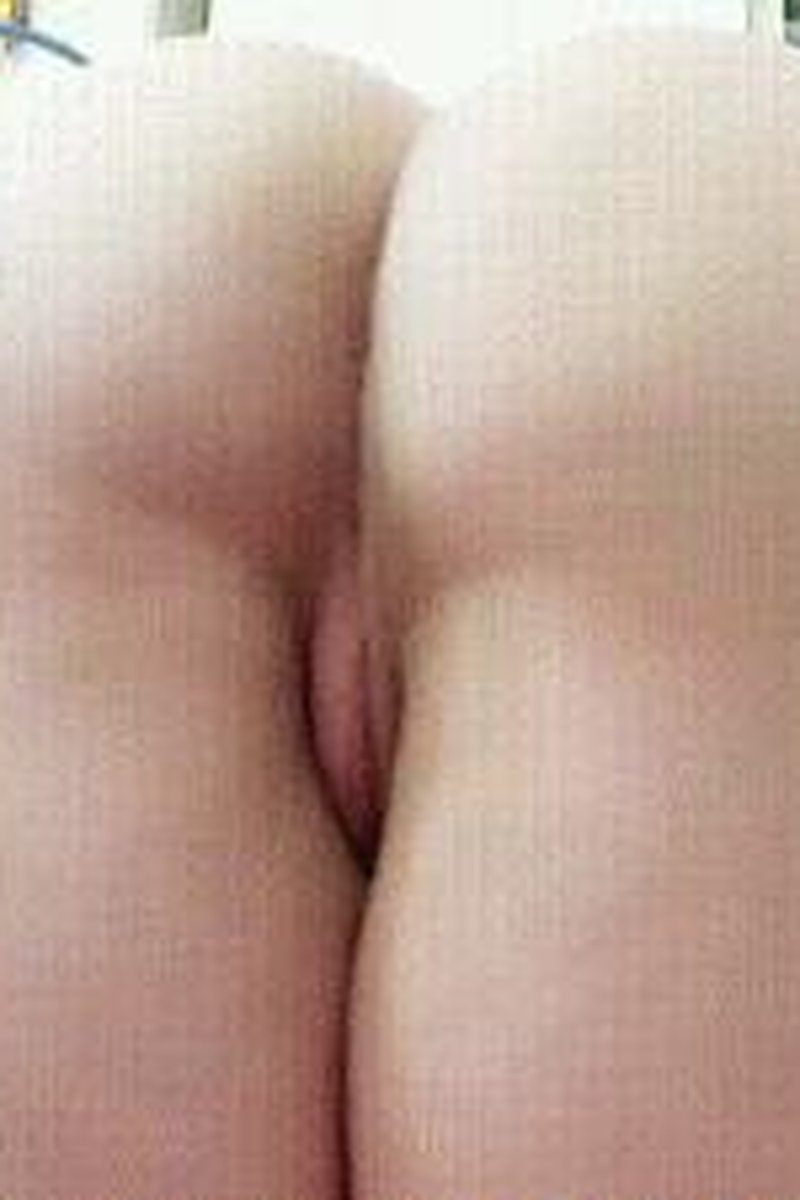 Bare Ass Spreading - Screenshot 1 of 4 - Anal