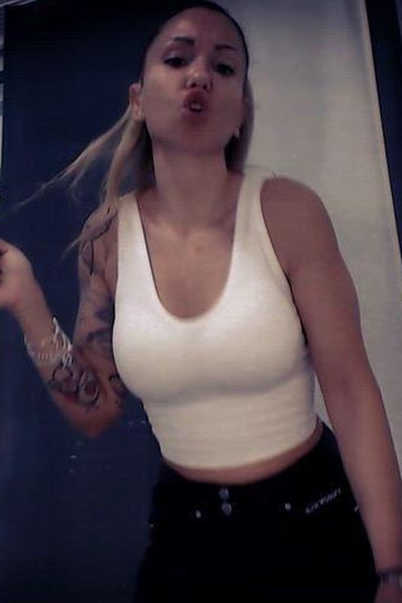 Swallow Cums - Screenshot 1 of 4 - Findom Sonia