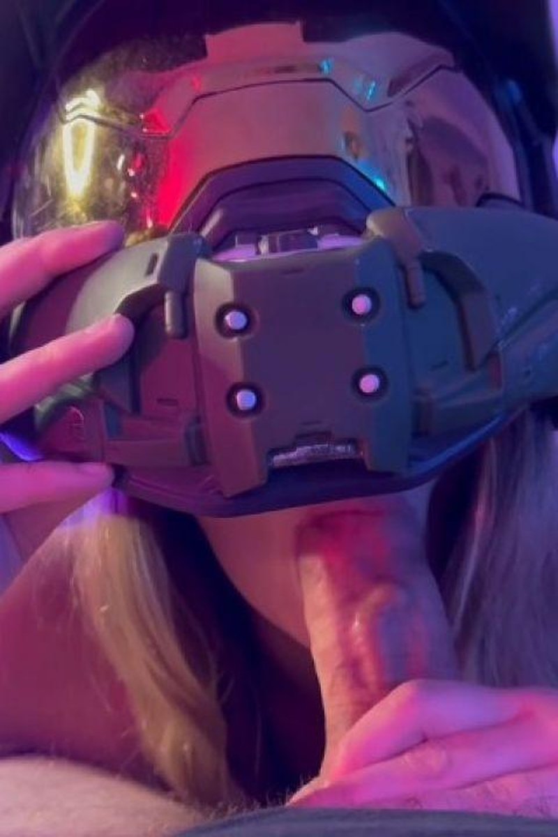 Night B4 Comic-Con - Screenshot 1 of 4 - Blonde Hair (Female)