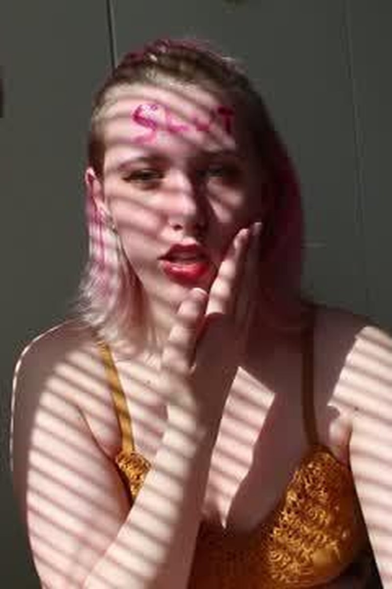 Self Degrading And Slapping - Screenshot 1 of 4 - BDSM