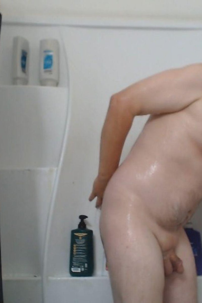 Pre Stream Shower - Screenshot 1 of 4 - Farmertan