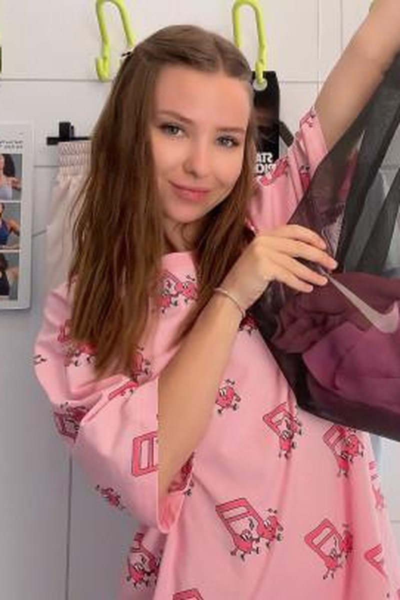 Shopping With Tiny - Screenshot 1 of 4 - Amateur