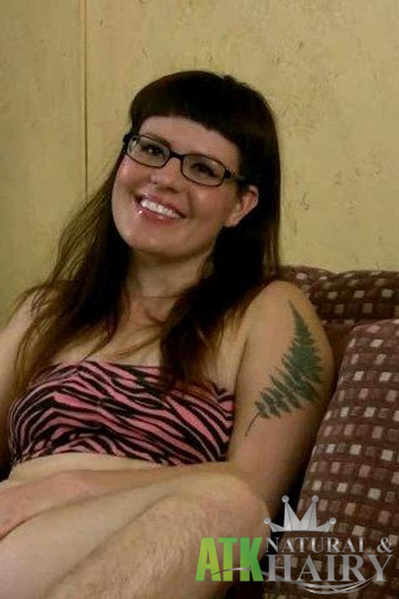 Olivia Rose - Interview - Screenshot 1 of 4 - Glasses
