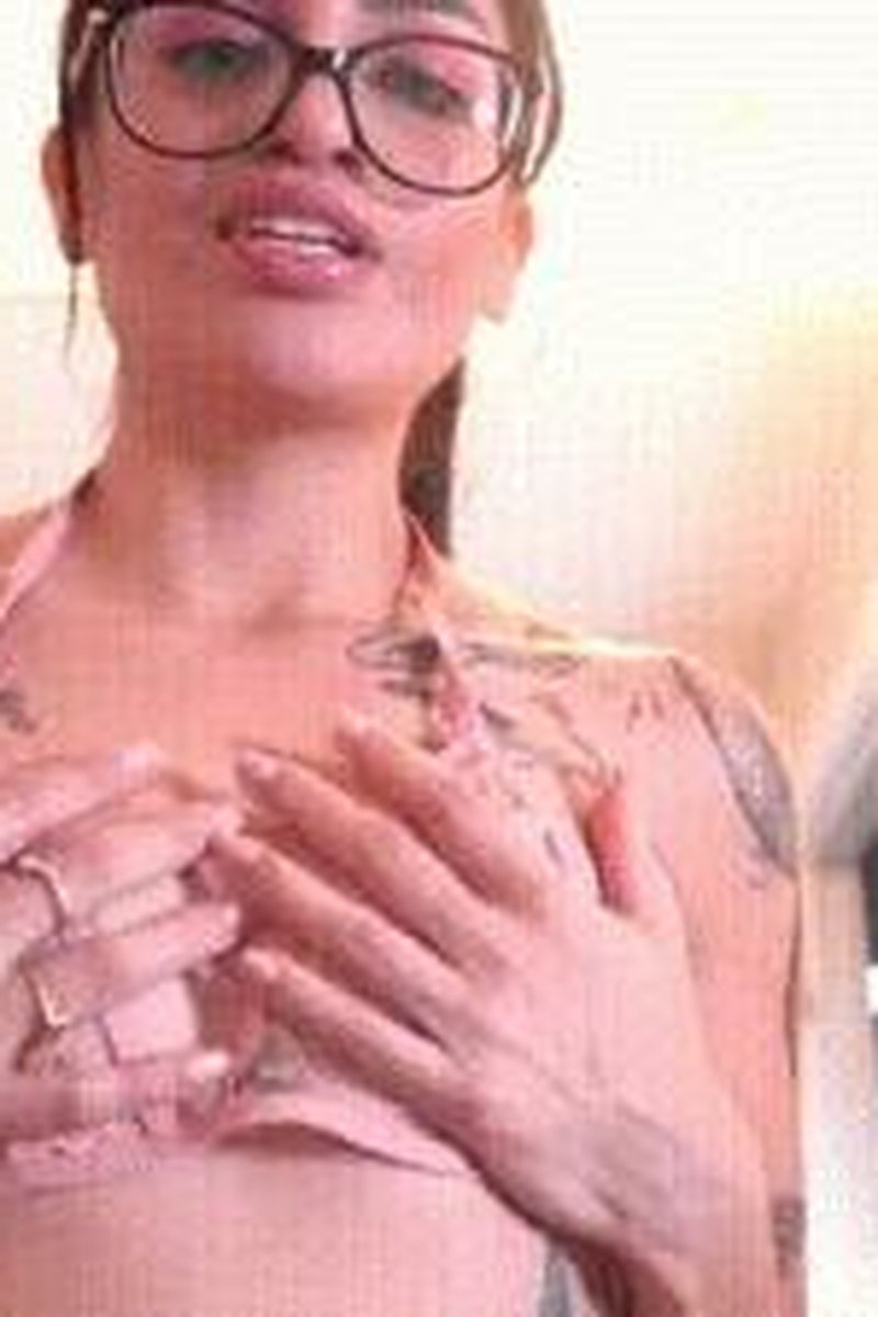 Spit - Screenshot 1 of 4 - Femdom